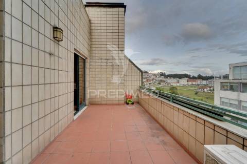 Duplex t4 com terraços no centro de paços de ferreira