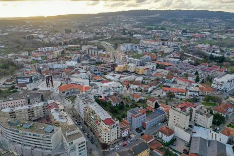 Duplex t4 com terraços no centro de paços de ferreira