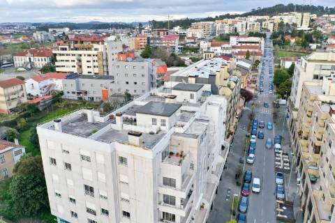 Duplex t4 com terraços no centro de paços de ferreira