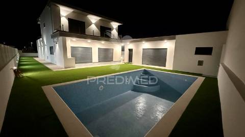 Moradia isolada t4 com piscina _ azeitão