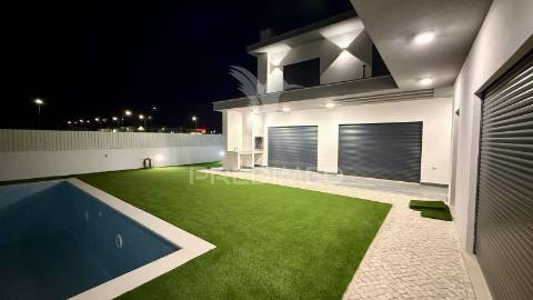 Moradia isolada t4 com piscina _ azeitão