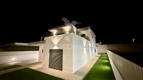 Moradia isolada t4 com piscina _ azeitão