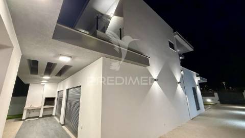 Moradia isolada t4 com piscina _ azeitão