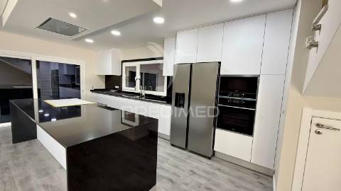 Moradia isolada t4 com piscina _ azeitão
