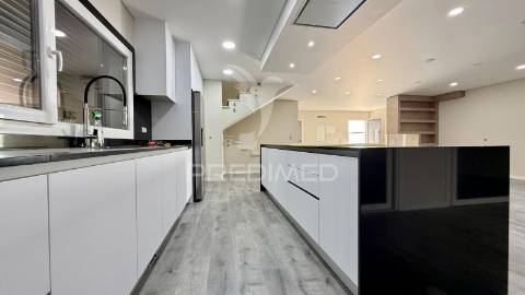 Moradia isolada t4 com piscina _ azeitão
