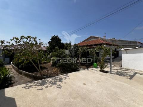 Moradia t2 térrea com espaço exterior