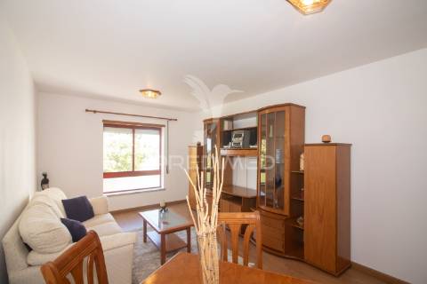 Apartamento t2 com parqueamento no monte da caparica