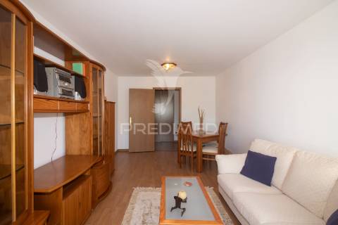 Apartamento t2 com parqueamento no monte da caparica