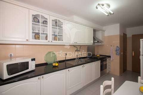 Apartamento t2 com parqueamento no monte da caparica