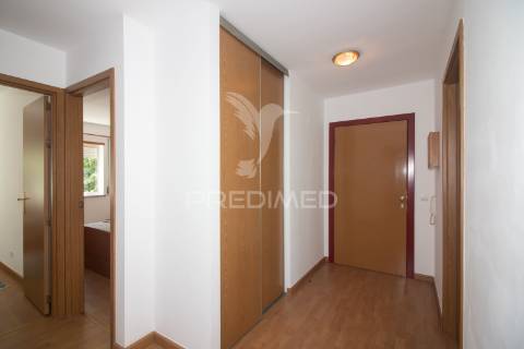 Apartamento t2 com parqueamento no monte da caparica