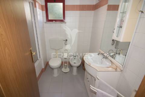 Apartamento t2 com parqueamento no monte da caparica