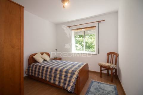 Apartamento t2 com parqueamento no monte da caparica