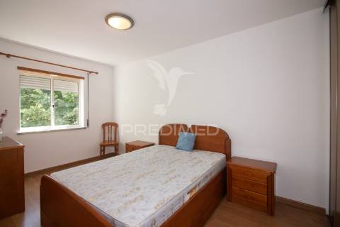 Apartamento t2 com parqueamento no monte da caparica