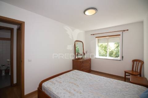 Apartamento t2 com parqueamento no monte da caparica