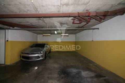 Apartamento t2 com parqueamento no monte da caparica