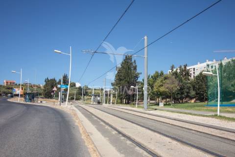 Apartamento t2 com parqueamento no monte da caparica