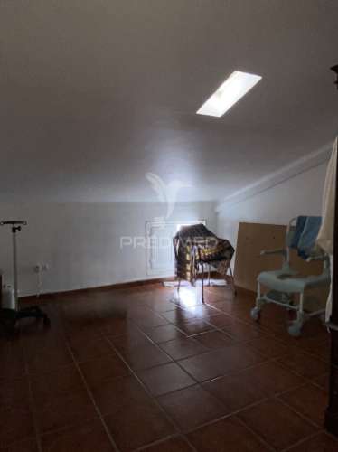 Apartamento t3, com loja no centro de vila viçosa