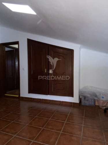 Apartamento t3, com loja no centro de vila viçosa