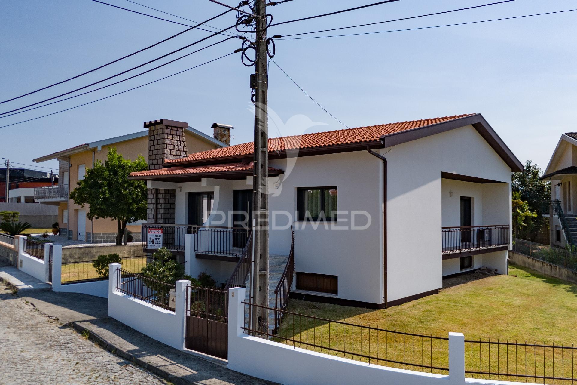 Moradia individual t3 - centro de amares (renovada)