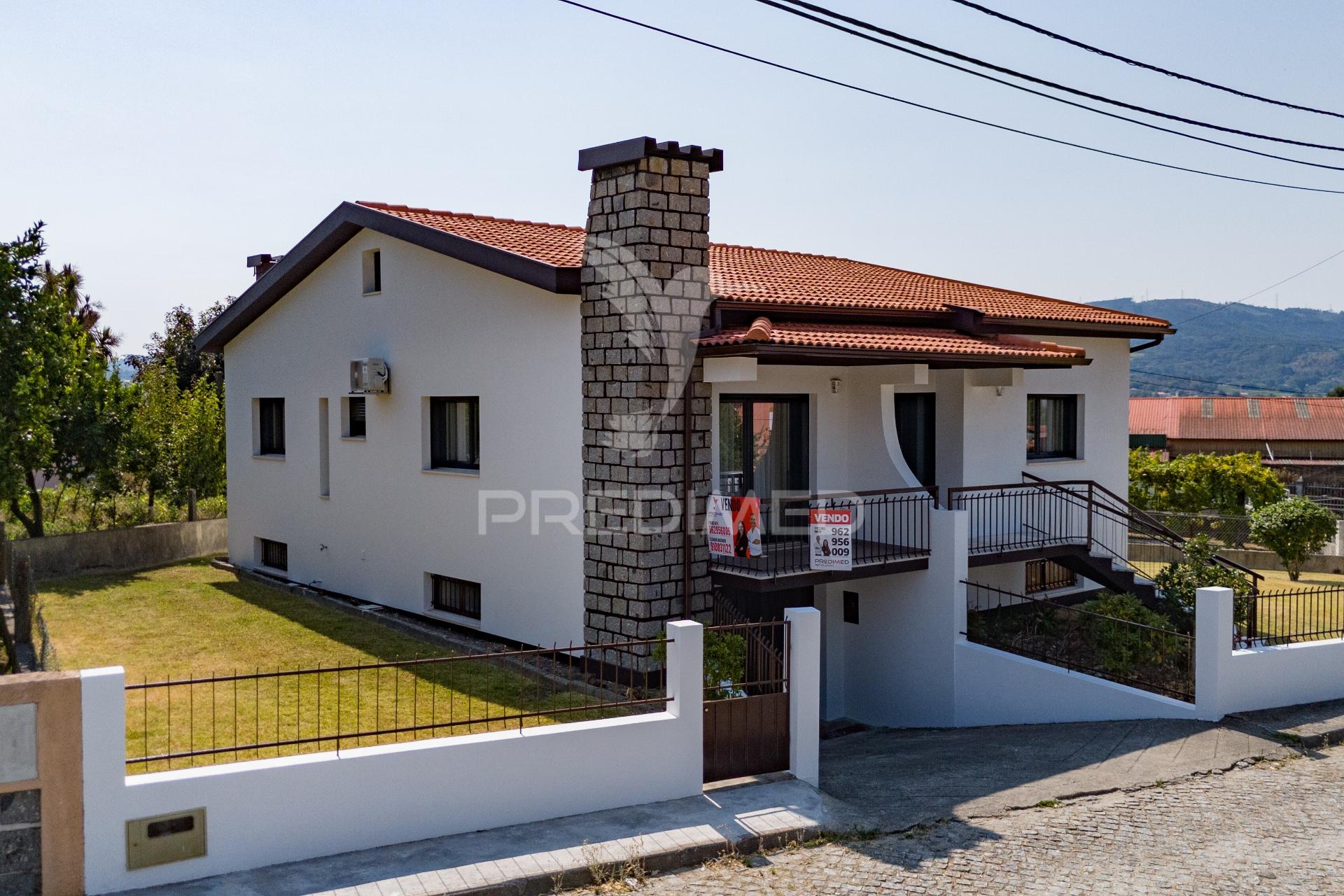 Moradia individual t3 - centro de amares (renovada)