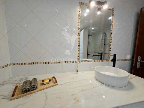 Moradia térrea t2 renovada no coração de castro verde