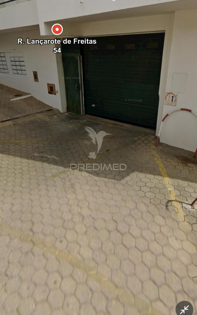 Garagem com capacidade para 55 viaturas, para venda em lagos