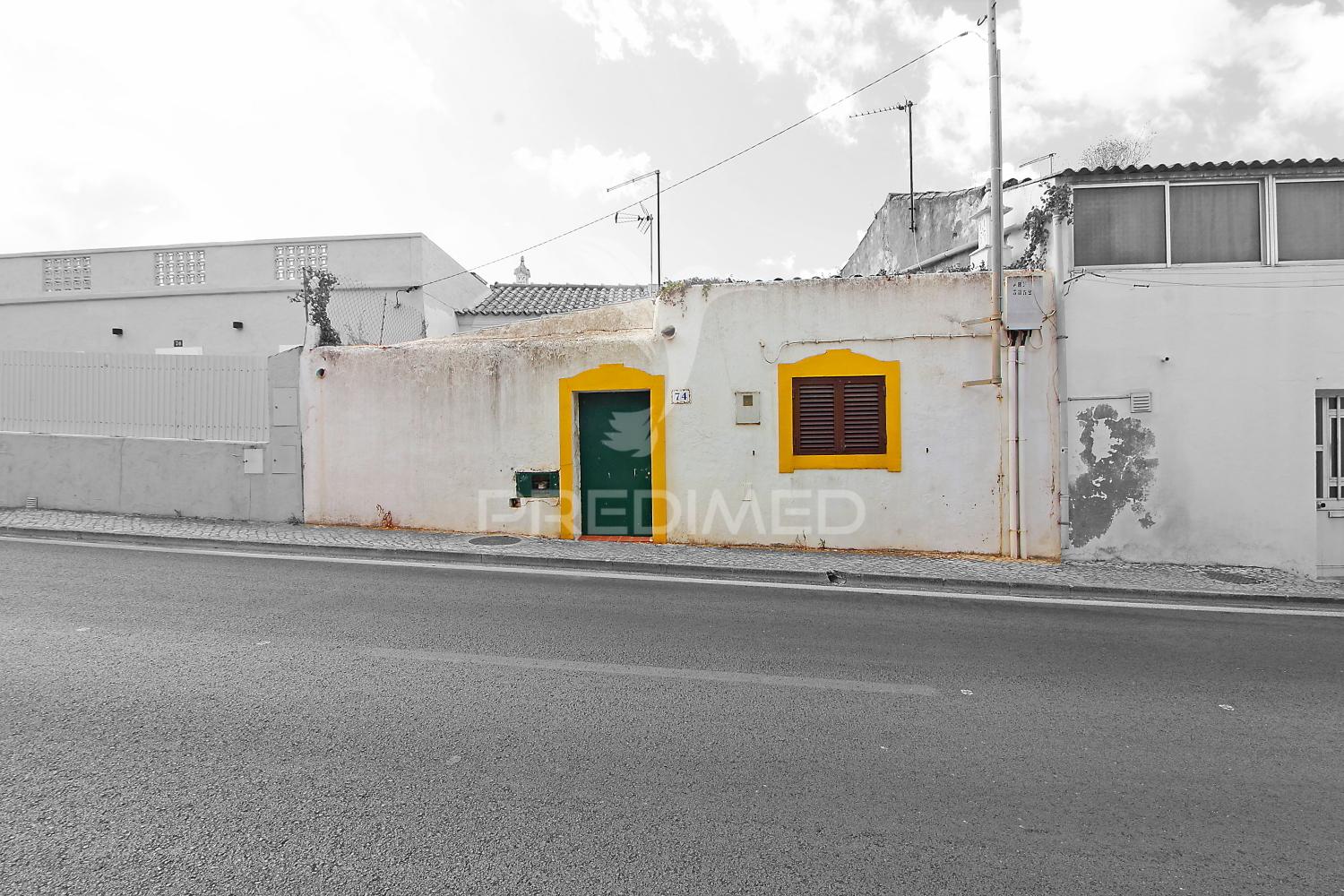 Pequena moradia em paderne