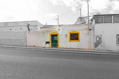 Pequena moradia em paderne