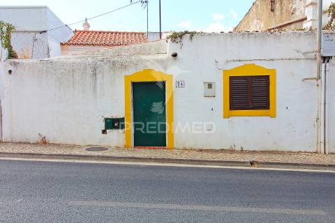 Pequena moradia em paderne