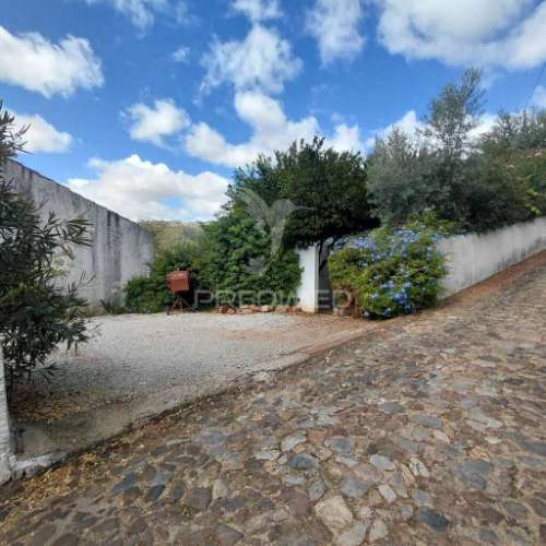 Moradia t4 com jardim em marvão