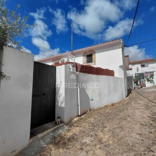 Moradia t4 com jardim em marvão