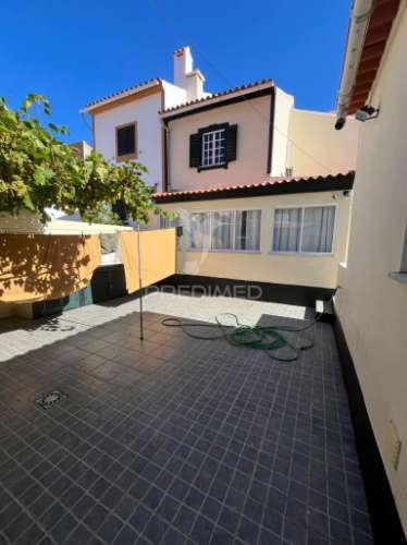 Moradia pronta a entrar com garagem e pátio