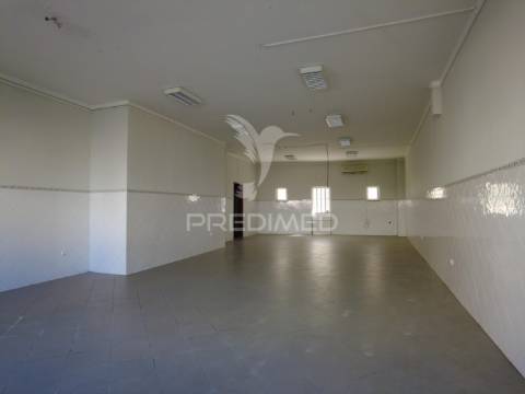 Espaço comercial estratégico em olhão