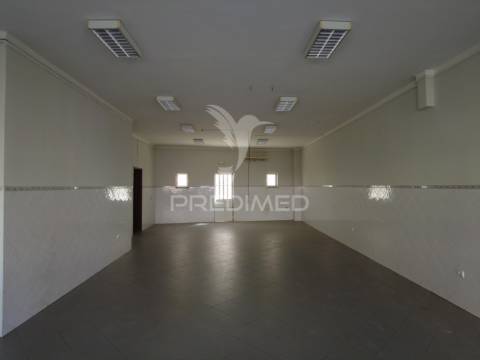 Espaço comercial estratégico em olhão