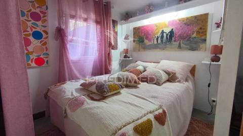 Residencial t3 com alpendre ,quinta do anjo.