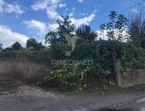 Terreno de 584 m 2 com ruina de 80 m2