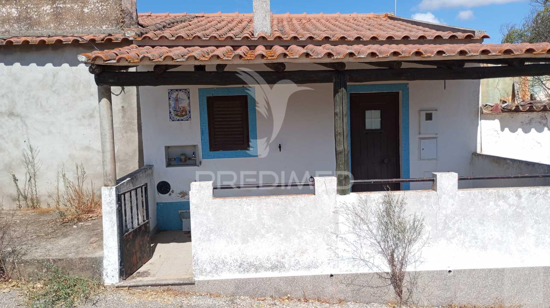 Moradia t2 com telheiro