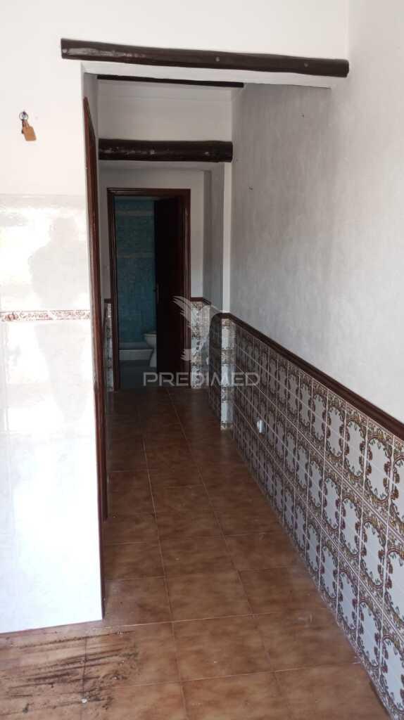 Moradia t2 com telheiro