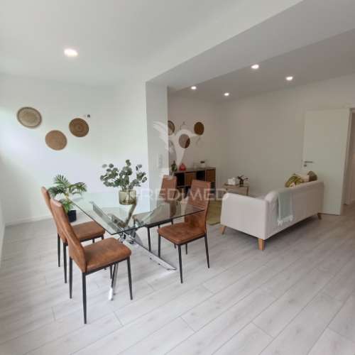 Apartamento t3 totalmente remodelado – penha de frança, lisboa