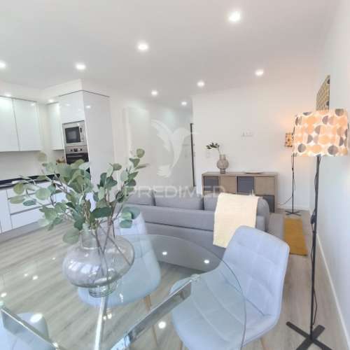 Apartamento t3 totalmente remodelado – penha de frança, lisboa