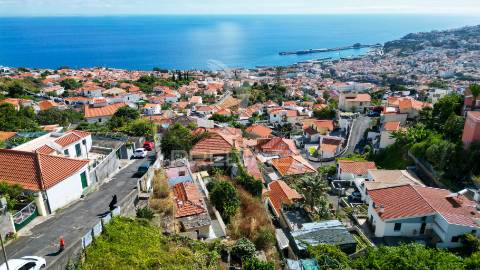 Moradia t2 em ruína, no funchal - ilha da madeira