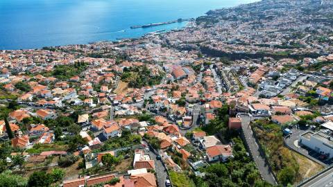 Moradia t2 em ruína, no funchal - ilha da madeira
