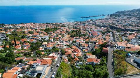 Moradia t2 em ruína, no funchal - ilha da madeira
