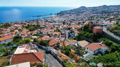Moradia t2 em ruína, no funchal - ilha da madeira