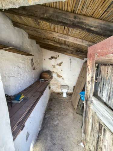Casa tipicamente alentejana (para restaurar) com 2 quartos