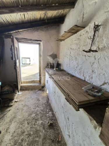 Casa tipicamente alentejana (para restaurar) com 2 quartos
