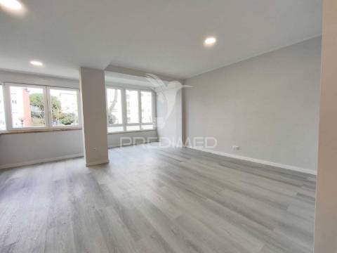 Apartamento t2 em oeiras / remodelado