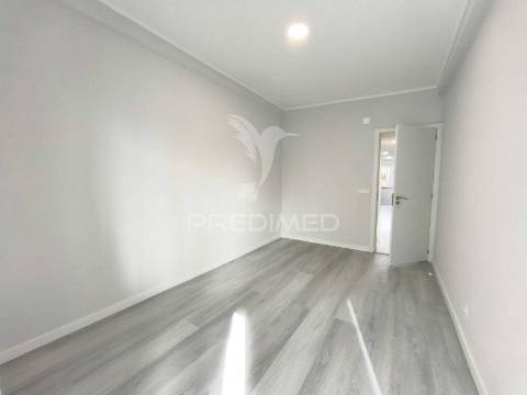 Apartamento t2 em oeiras / remodelado