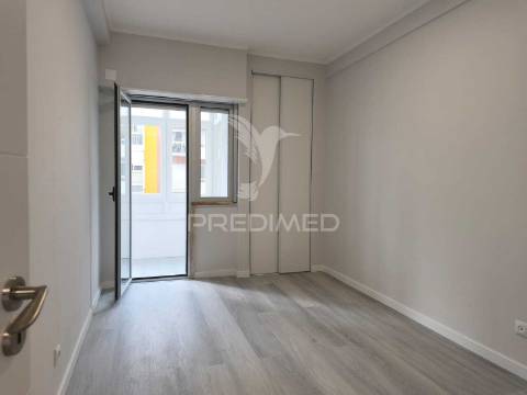 Apartamento t2 em oeiras / remodelado
