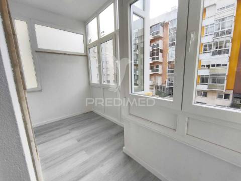Apartamento t2 em oeiras / remodelado